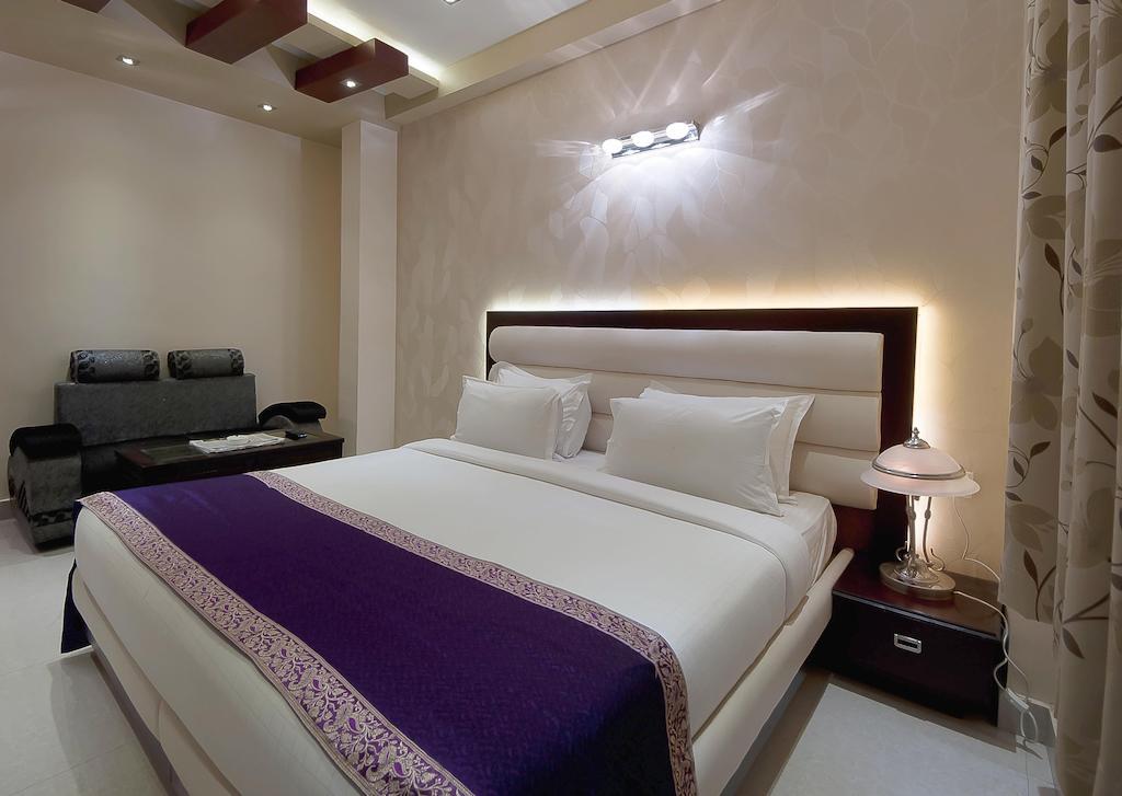 ורנאסי Hotel Central Residency מראה חיצוני תמונה