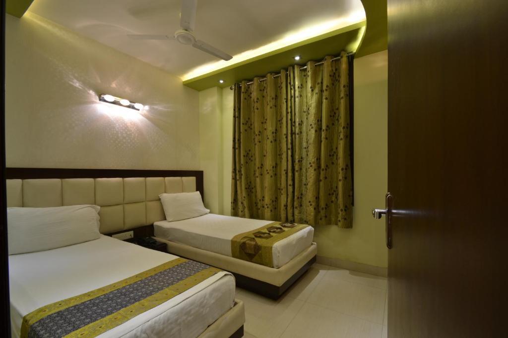 ורנאסי Hotel Central Residency מראה חיצוני תמונה