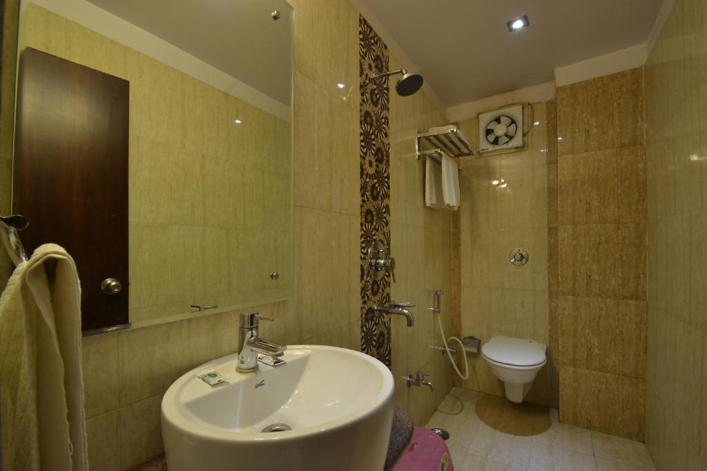 ורנאסי Hotel Central Residency מראה חיצוני תמונה