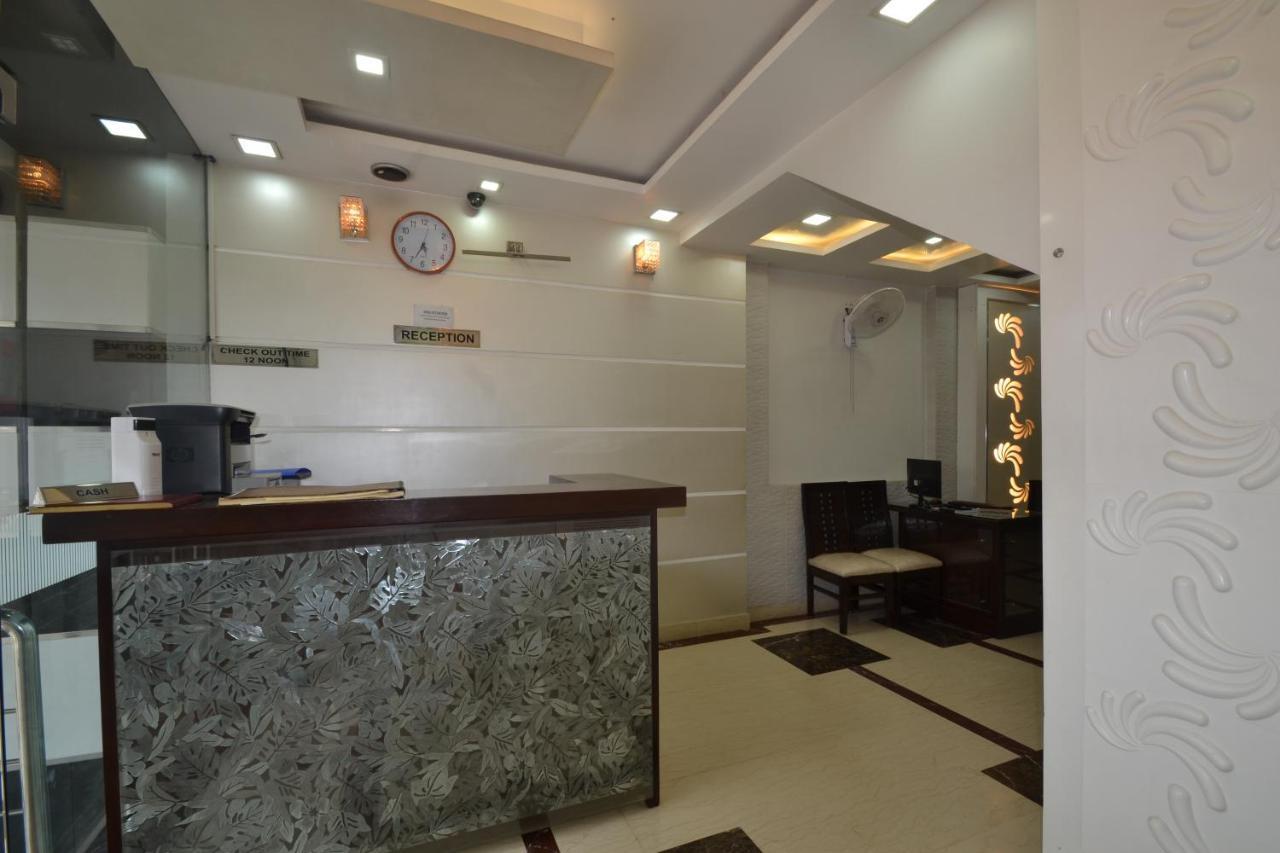 ורנאסי Hotel Central Residency מראה חיצוני תמונה