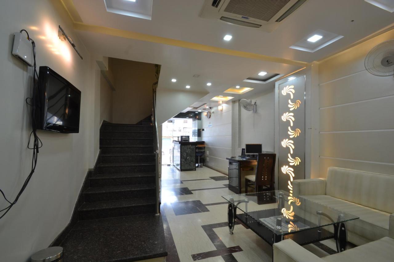 ורנאסי Hotel Central Residency מראה חיצוני תמונה