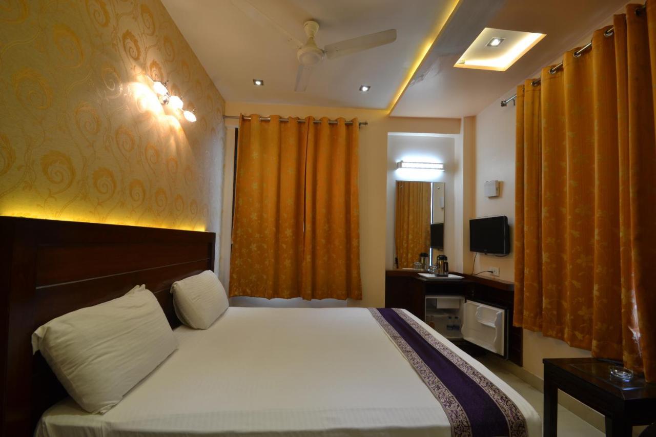 ורנאסי Hotel Central Residency מראה חיצוני תמונה