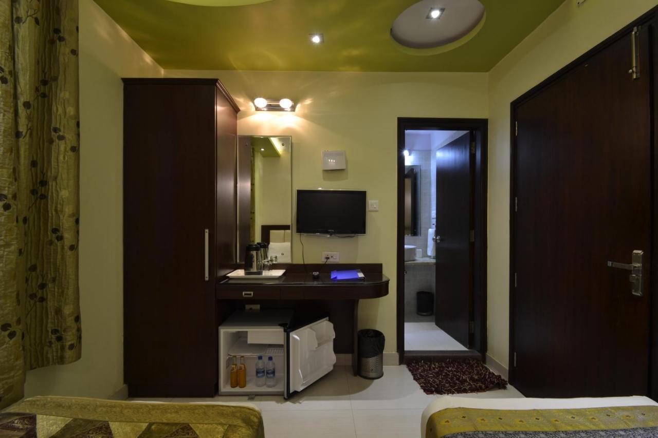 ורנאסי Hotel Central Residency מראה חיצוני תמונה