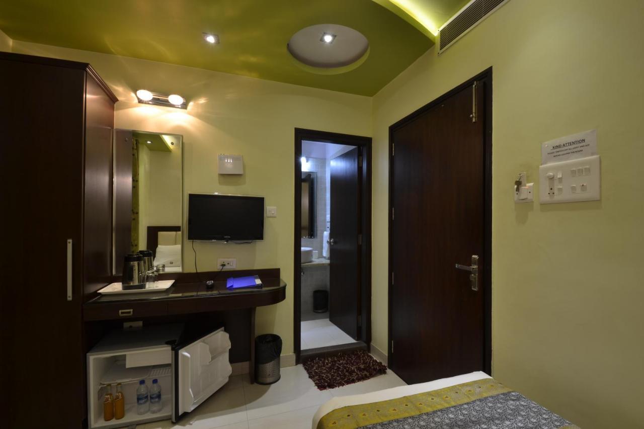 ורנאסי Hotel Central Residency מראה חיצוני תמונה