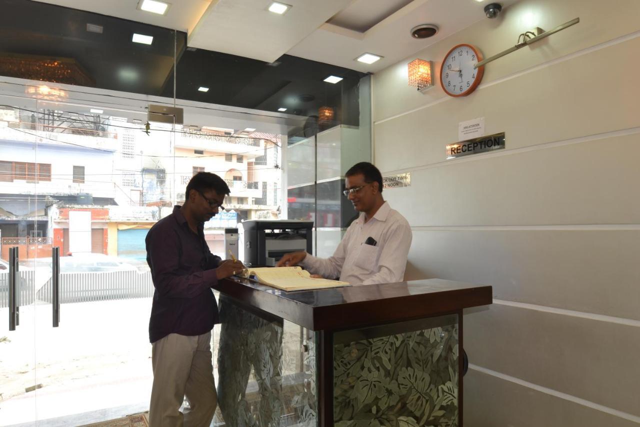 ורנאסי Hotel Central Residency מראה חיצוני תמונה